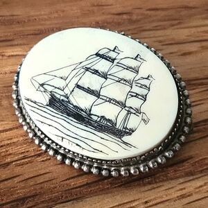 VINTAGE SIGNED "Wells '79" 925 Sterling Silver Hand-Etched Scrimshaw Ship Brooch